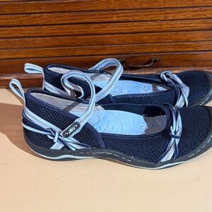 JBU Women's Navy and Light Blue Flats size 8
